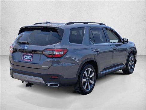 Used 2024 Honda Pilot Touring image 5