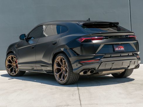 Used 2023 Lamborghini Urus Performante AWD/4WD image 9