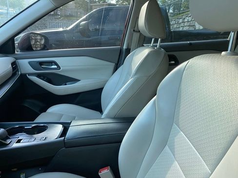 Used 2024 Nissan Rogue SV w/ SV Premium Package FWD image 6