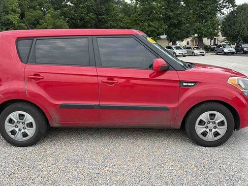 Used 2013 Kia Soul FWD image 1