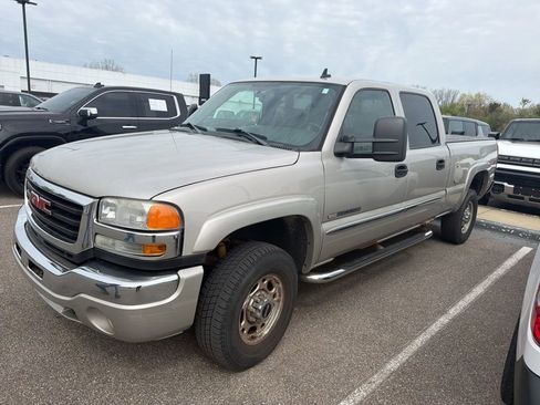 Used 2006 GMC Sierra 2500 SLE w/ Skid Plate Package AWD/4WD image 3