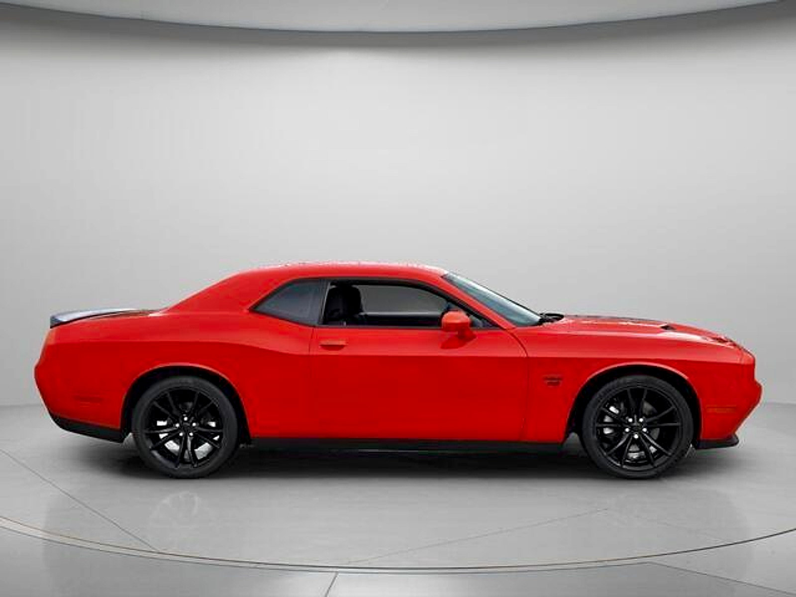 Used 2016 Dodge Challenger R/T w/ Blacktop Package RWD image 5