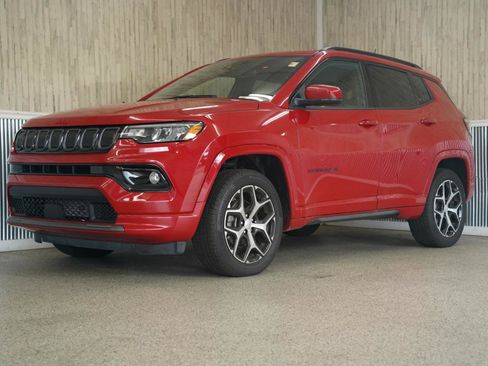 Used 2022 Jeep Compass Limited AWD/4WD image 4