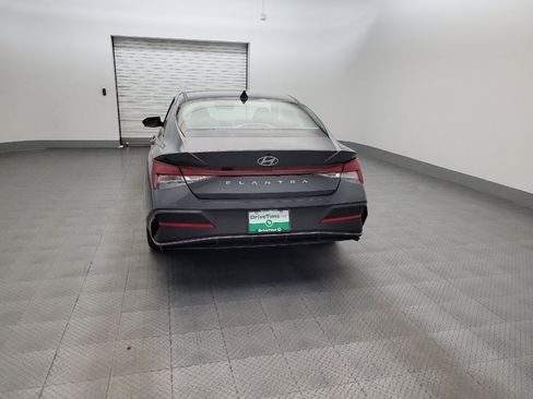 Used 2024 Hyundai Elantra SE FWD image 6