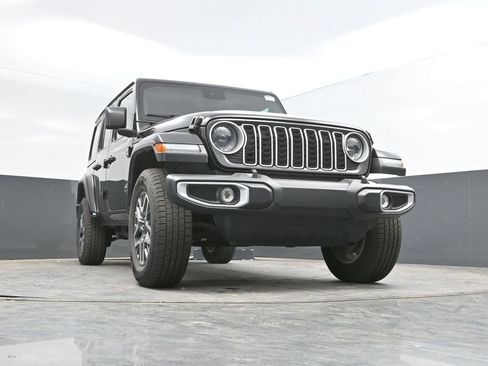 Used 2025 Jeep Wrangler Unlimited Sahara AWD/4WD image 33