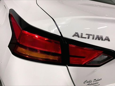 Used 2025 Nissan Altima 2.5 SV image 27