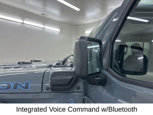 Used 2025 Jeep Wrangler Unlimited Rubicon 4xe w/ Convenience Group AWD/4WD image 17