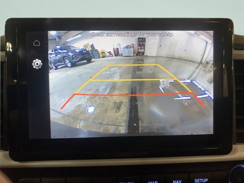 Used 2022 Hyundai Venue Limited image 21