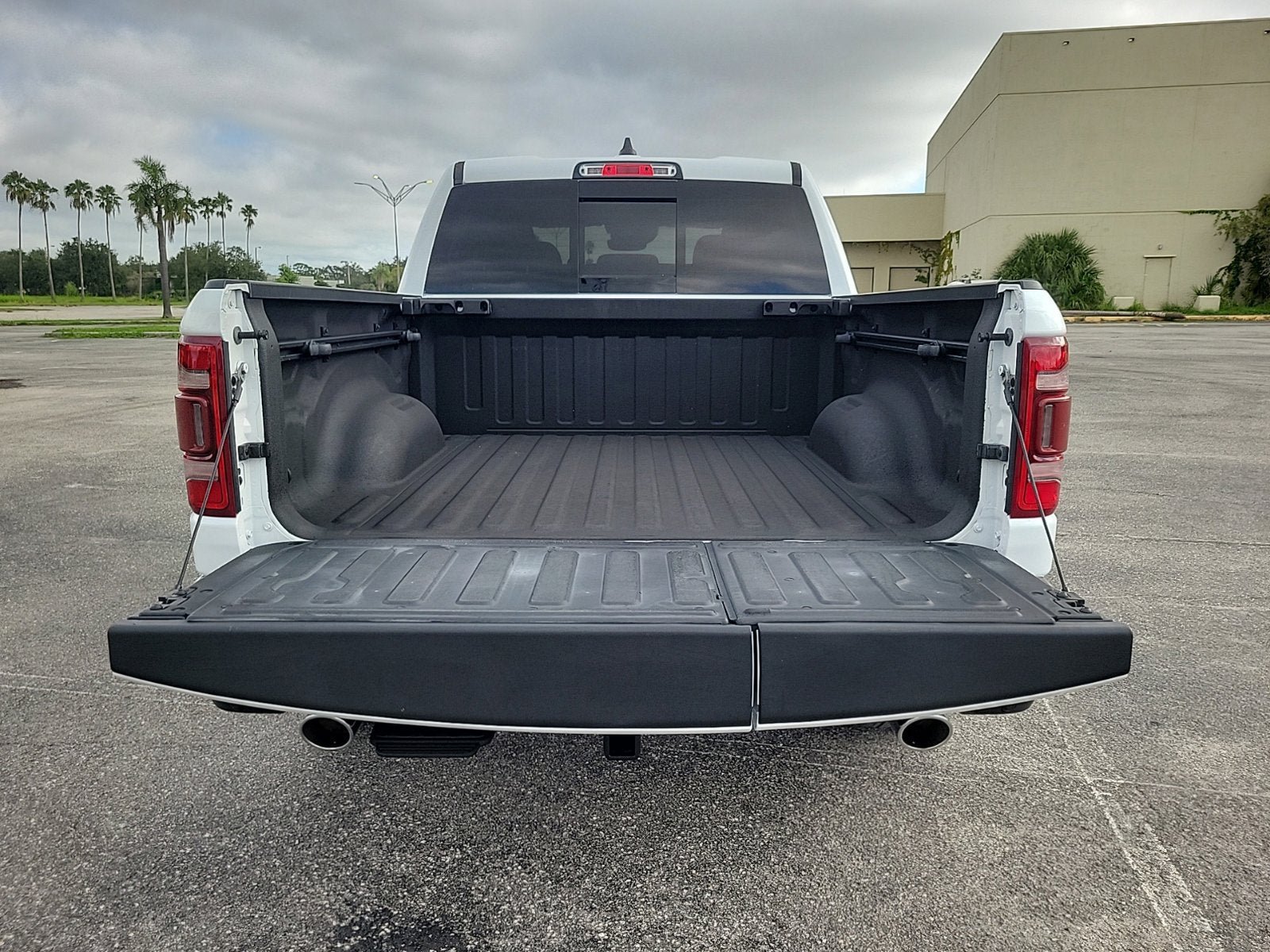 Used 2022 RAM 1500 Limited RWD image 9