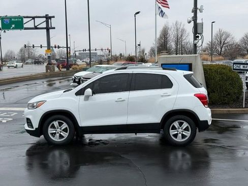 Used 2020 Chevrolet Trax LT w/ LT Convenience Package image 2