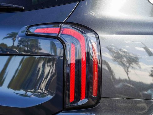 Used 2024 Kia Telluride EX w/ EX Captain's Chair Package image 11