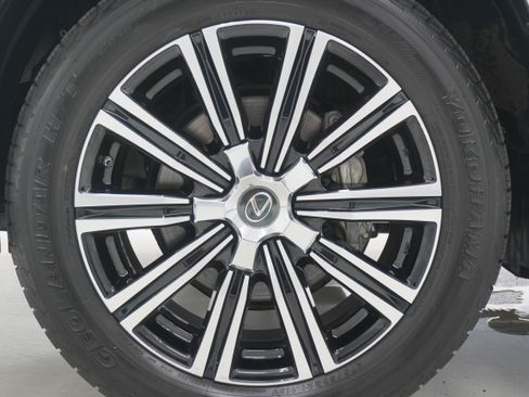 Used 2019 Lexus LX 570 4WD w/ Luxury Package image 39