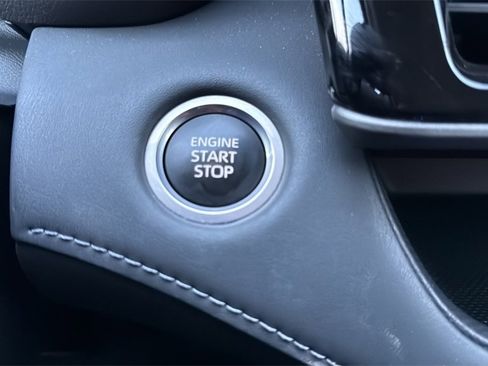 Used 2024 Toyota Highlander LE image 25