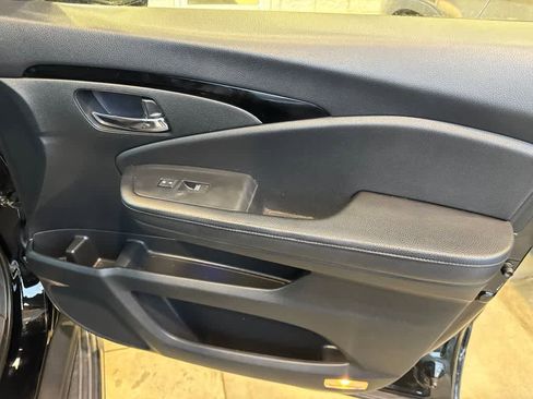Used 2017 Honda Pilot Touring image 18