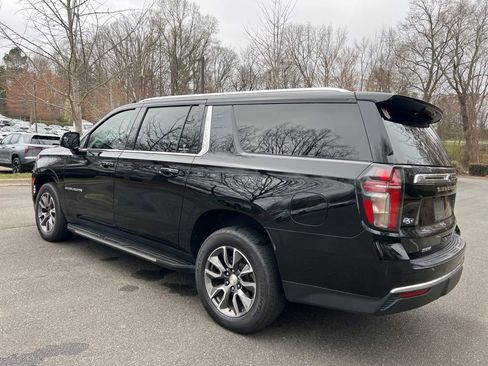 Used 2023 Chevrolet Suburban LT w/ LT Signature Package image 7