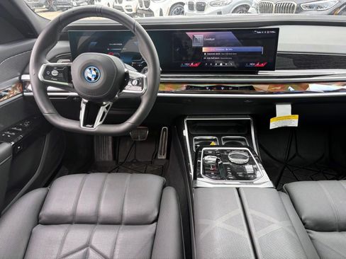 Used 2026 BMW i7 xDrive60 w/ Executive Package image 30
