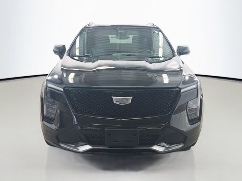 Used 2024 Cadillac XT4 Sport image 2