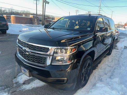 Used 2019 Chevrolet Suburban LT w/ LT Midnight Edition image 3