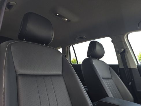 Used 2023 Volkswagen Tiguan SE AWD/4WD image 18