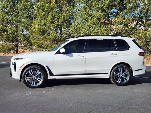 Used 2023 BMW X7 xDrive40i w/ M Sport Package image 2