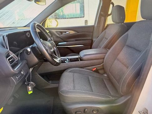 Used 2024 Chevrolet Traverse LT FWD image 6