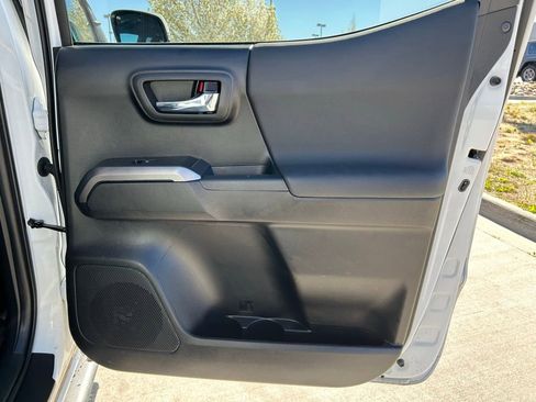 Used 2022 Toyota Tacoma TRD Off-Road w/ Technology Package image 28