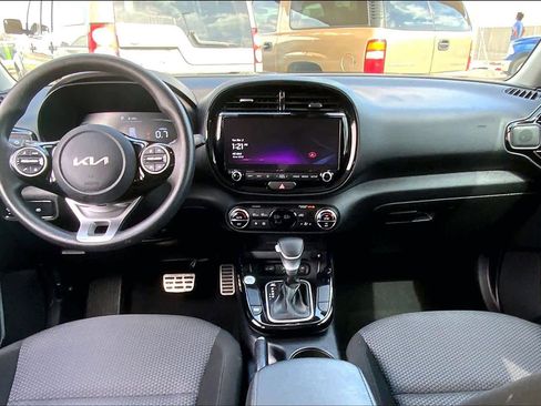 Used 2023 Kia Soul S image 16