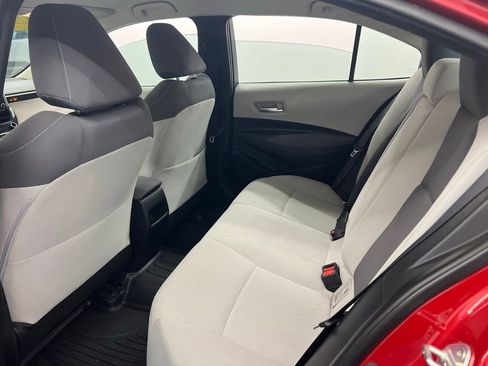 Used 2021 Toyota Corolla LE image 9