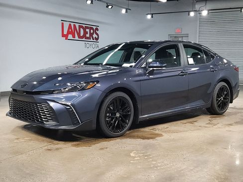 New 2026 Toyota Camry SE FWD image 3