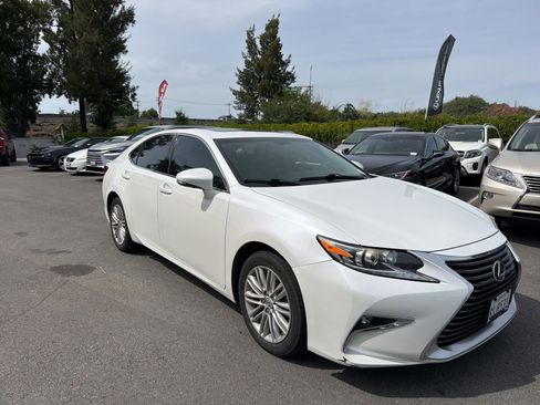 Used 2016 Lexus ES 350 w/ Accessory Package FWD image 2