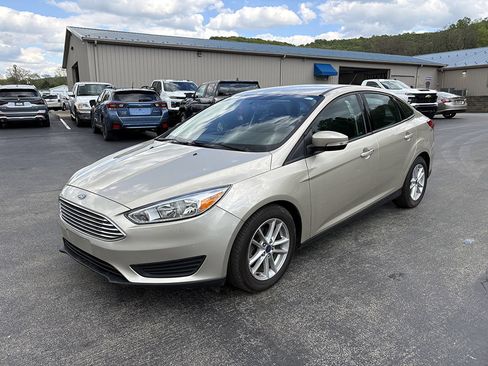 Used 2017 Ford Focus SE FWD image 1