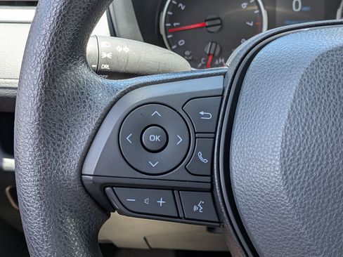 Used 2022 Toyota RAV4 LE FWD image 23