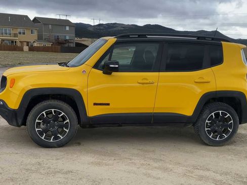 Used 2023 Jeep Renegade Trailhawk image 5