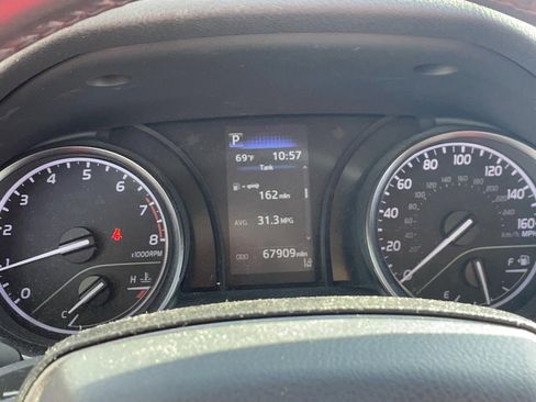 Used 2023 Toyota Camry SE image 9