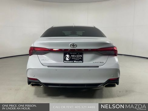 Used 2022 Toyota Avalon Limited w/ Advanced Safety Package FWD image 9