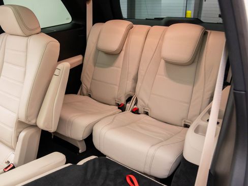 Certified 2025 Mercedes-Benz GLS 450 4MATIC image 17