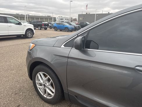 Used 2023 Ford Edge SEL image 3