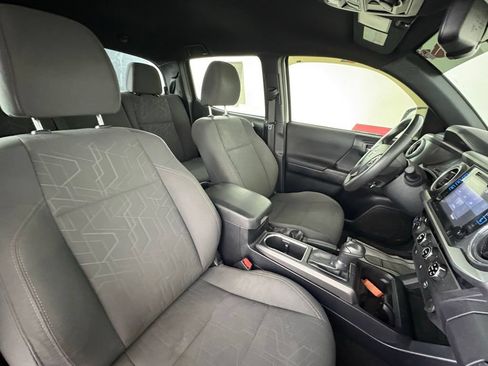 Used 2017 Toyota Tacoma TRD Off-Road w/ Tow Package (A/T) AWD/4WD image 31