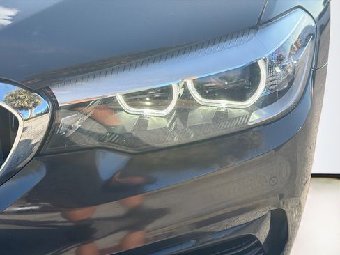 Used 2019 BMW 530e xDrive w/ Convenience Package image 9