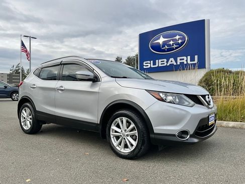 Used 2017 Nissan Rogue Sport SV w/ SV Premium Package image 2