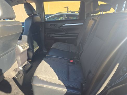 Used 2018 Toyota Highlander Plus image 12