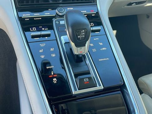 Used 2022 Porsche Panamera Platinum Edition image 22