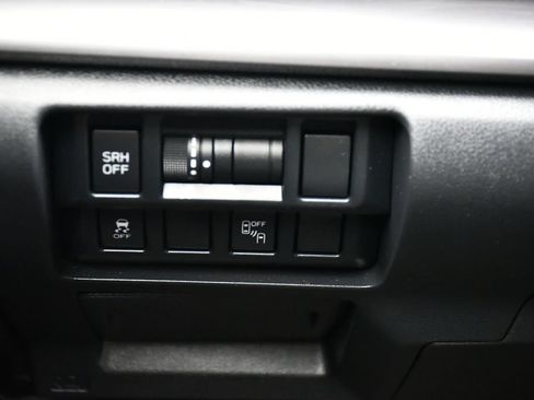 Used 2019 Subaru Crosstrek 2.0i Limited w/ Moonroof Package w/Navigation AWD/4WD image 18