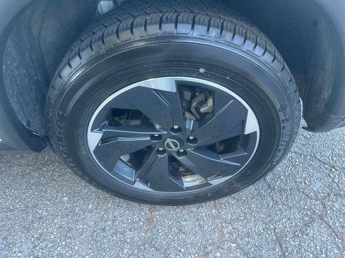Used 2024 Nissan Rogue SV AWD/4WD image 10
