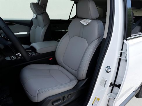 Certified 2025 Honda Pilot Touring image 16