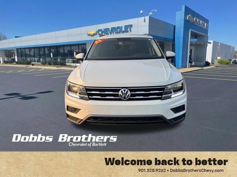 Used 2021 Volkswagen Tiguan SE w/ Panoramic Sunroof Package FWD image 2