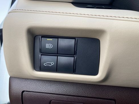 Used 2020 Toyota Highlander XLE AWD/4WD image 17