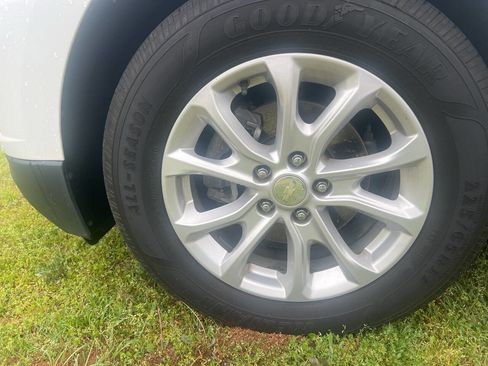 Used 2019 Chevrolet Equinox LS w/ LS Convenience Package image 7