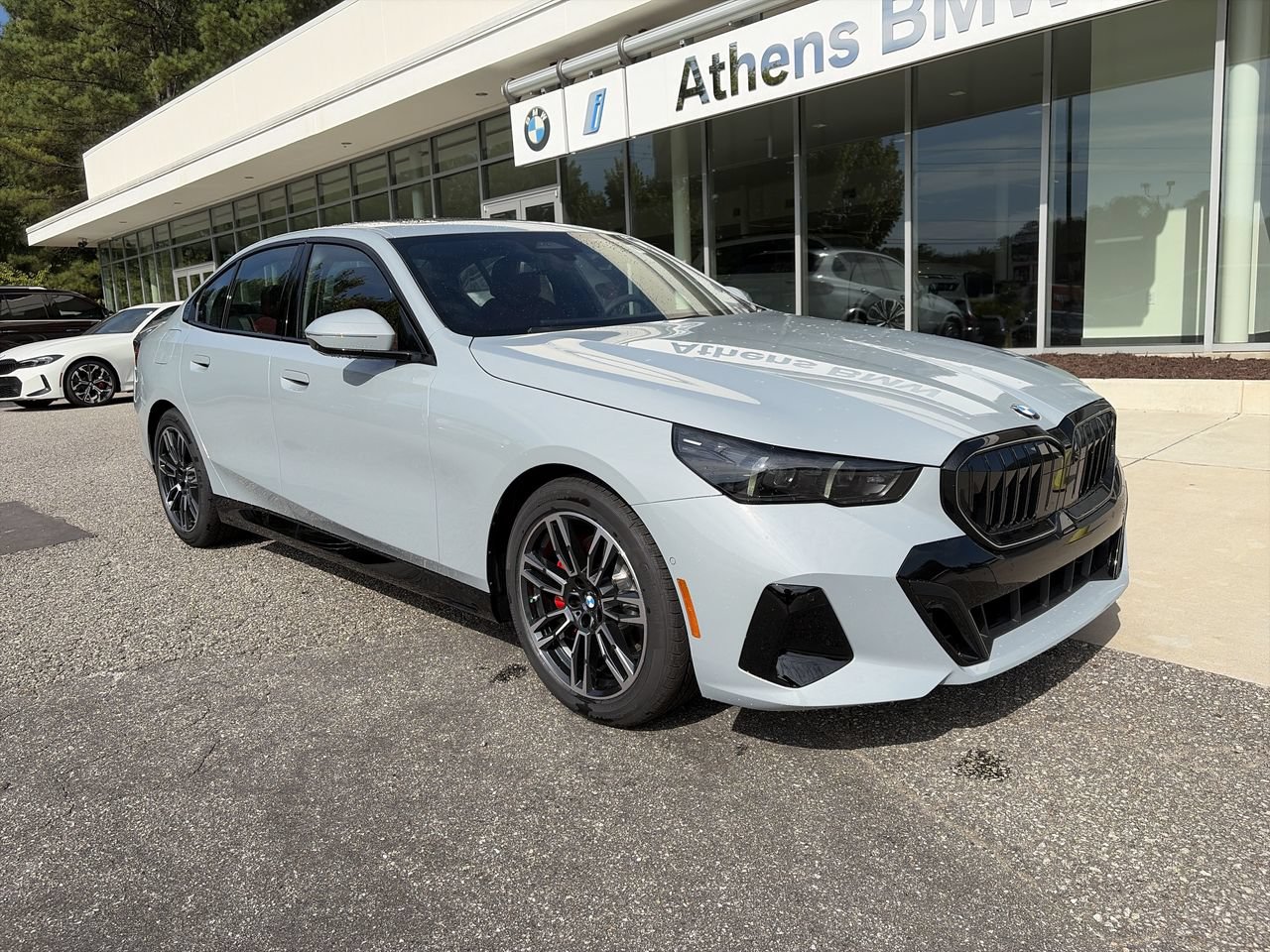 Used 2027 BMW 530i w/ M Sport Package RWD image 2