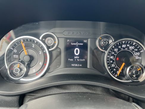 Used 2019 RAM 5500 Tradesman w/ Chrome Appearance Group image 20